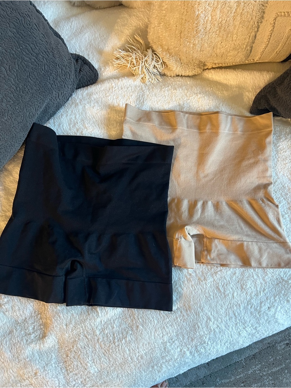 Seamless High-Waist Shaping Shorts - Black & Beige